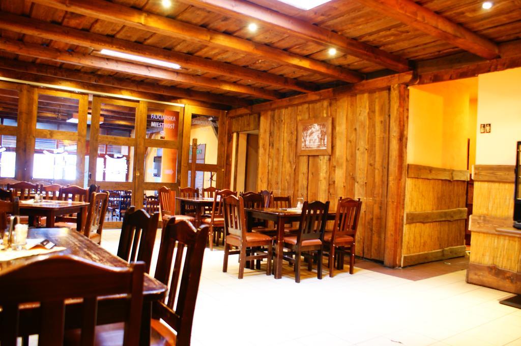 Grillbar Penzion & Restaurant Spišská Nová Ves Exteriör bild