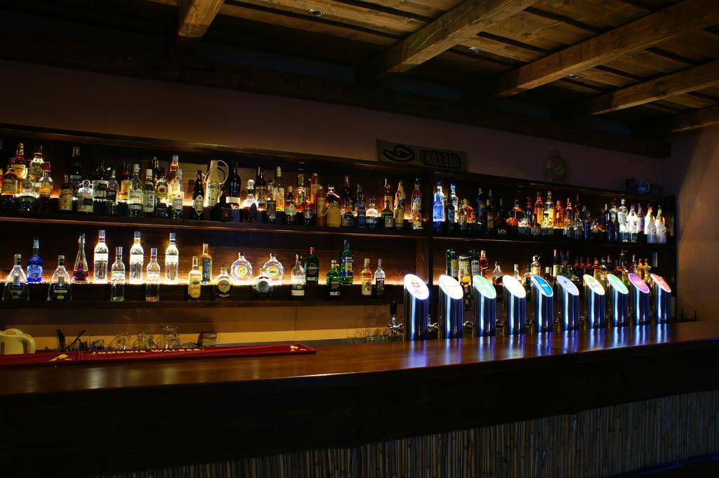 Grillbar Penzion & Restaurant Spišská Nová Ves Exteriör bild