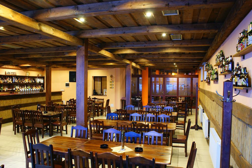 Grillbar Penzion & Restaurant Spišská Nová Ves Exteriör bild
